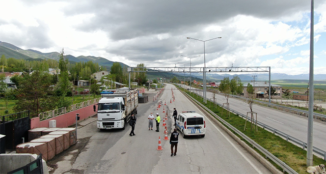 Erzurum’da kısıtlamaya uymayan 23 kişiye 16 bin 639 lira ceza