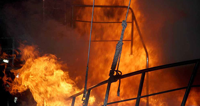 Fethiye’de bakıma alınan teknede yangın çıktı