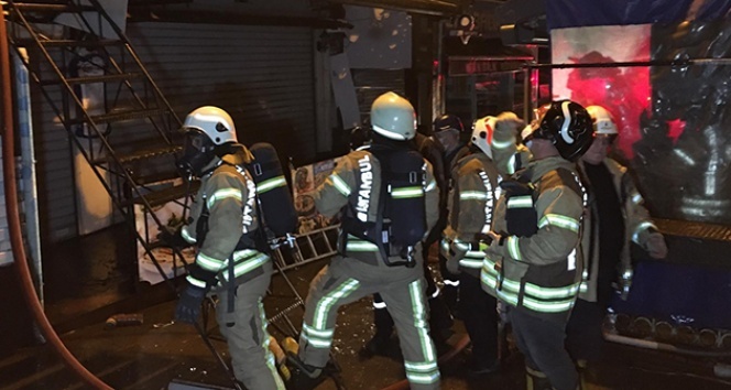 Kadıköy Balıkçılar Çarşısı’ndaki balık restoranı alev alev yandı