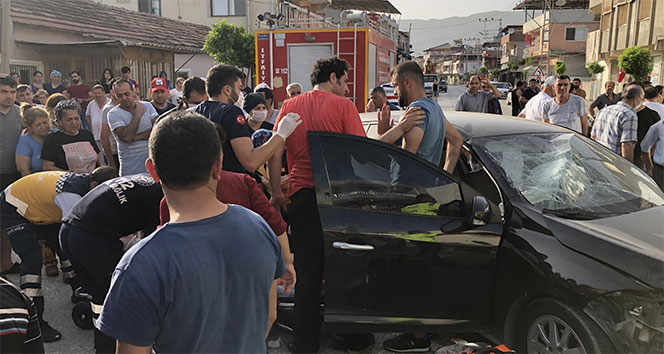 Samandağ’da otomobil park halindeki iki araca çarptı: 2 yaralı