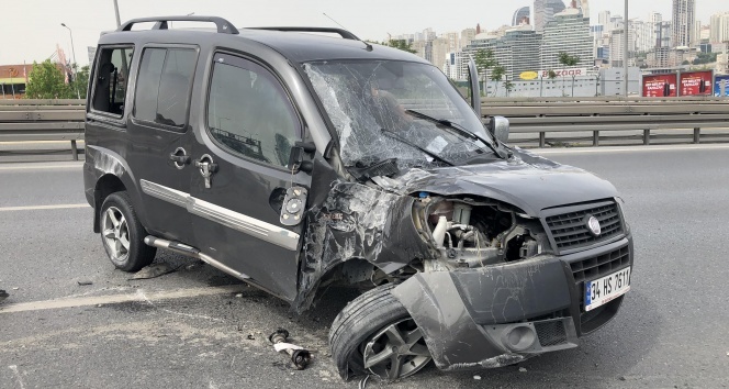 Sokağa çıkma kısıtlamasında kaza yapan gençlere araç sahibi babadan ikinci şoke