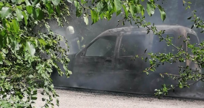 Spil Dağı’ndaki araç yangını korkuttu