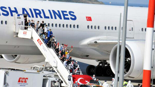 Dubai ve Suudi Arabistan’dan tahliye edilen Türk vatandaşları yurda döndü