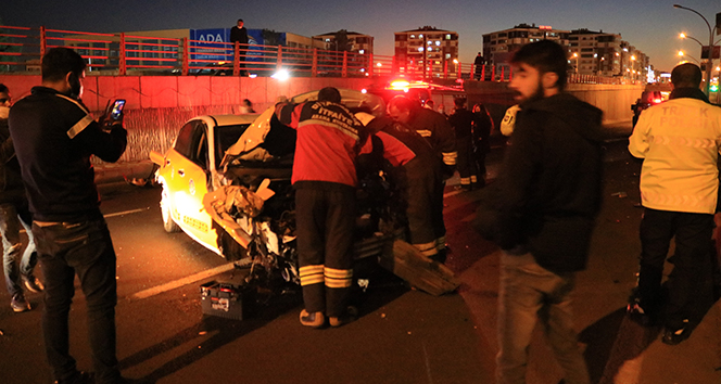 Diyarbakır’da polise otomobil çarptı: 3’ü ağır 6 yaralı